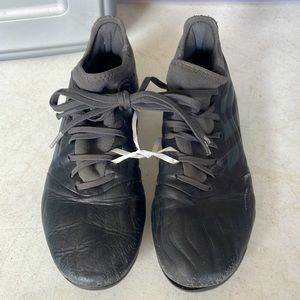 Adidas soccer cleats, Men’s 7/Women’s 9